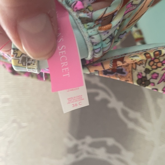 Bikini - Picture 3 of 6